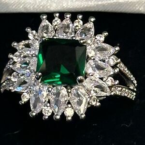 HURRY⭐️NEW⭐️ HUGE GREEN GEMSTONE RING LAB CREATED EMERALD WHITE CZ SQUARE BLING